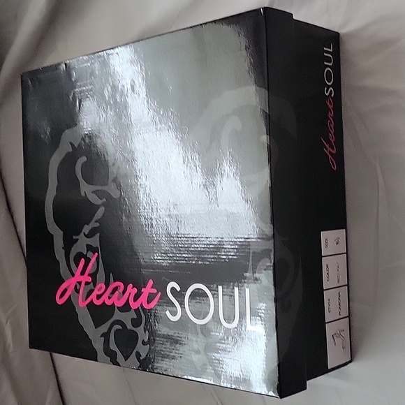 NEW Woman's Soho Red strapy high heels with ankle straps - Picture 7 of 7